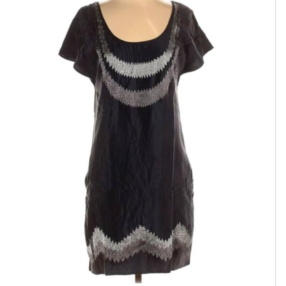 Club Monaco Dresses & Skirts - Club Monaco Embroidered Shift Dress